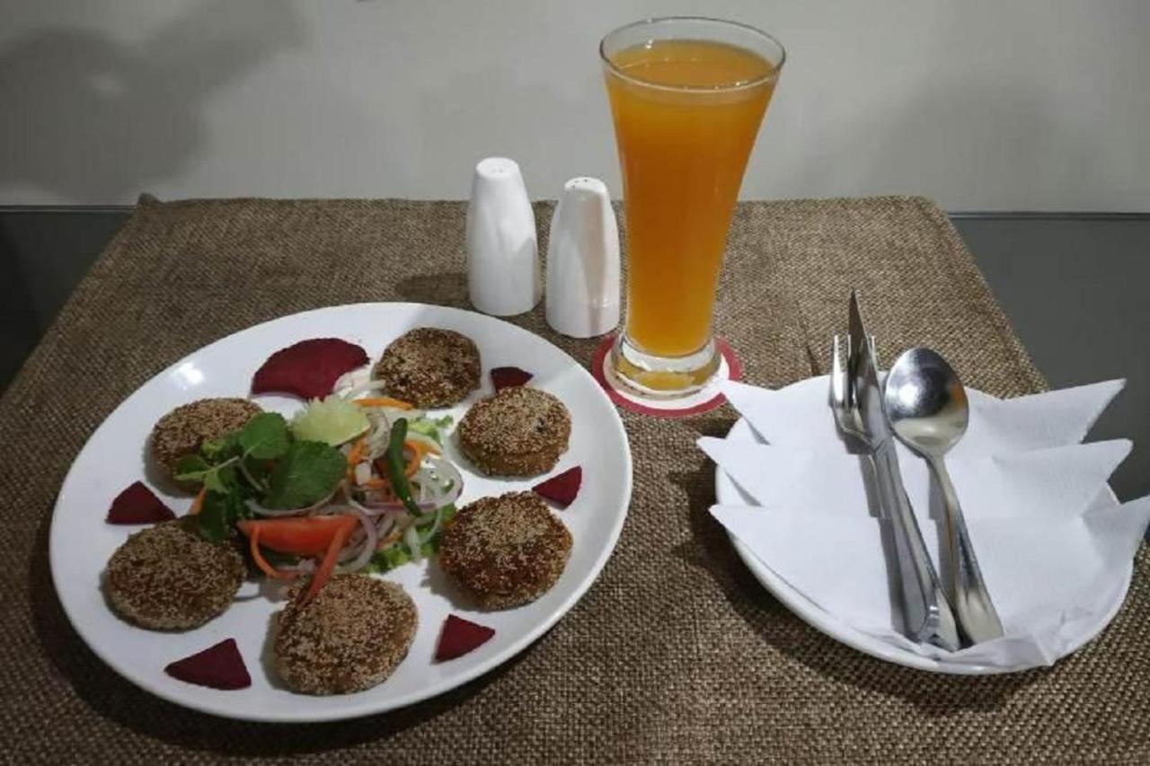 גווהטי Hotel Atithi מראה חיצוני תמונה