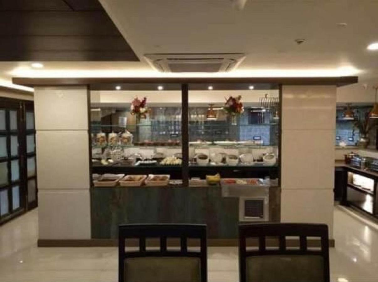 גווהטי Hotel Atithi מראה חיצוני תמונה