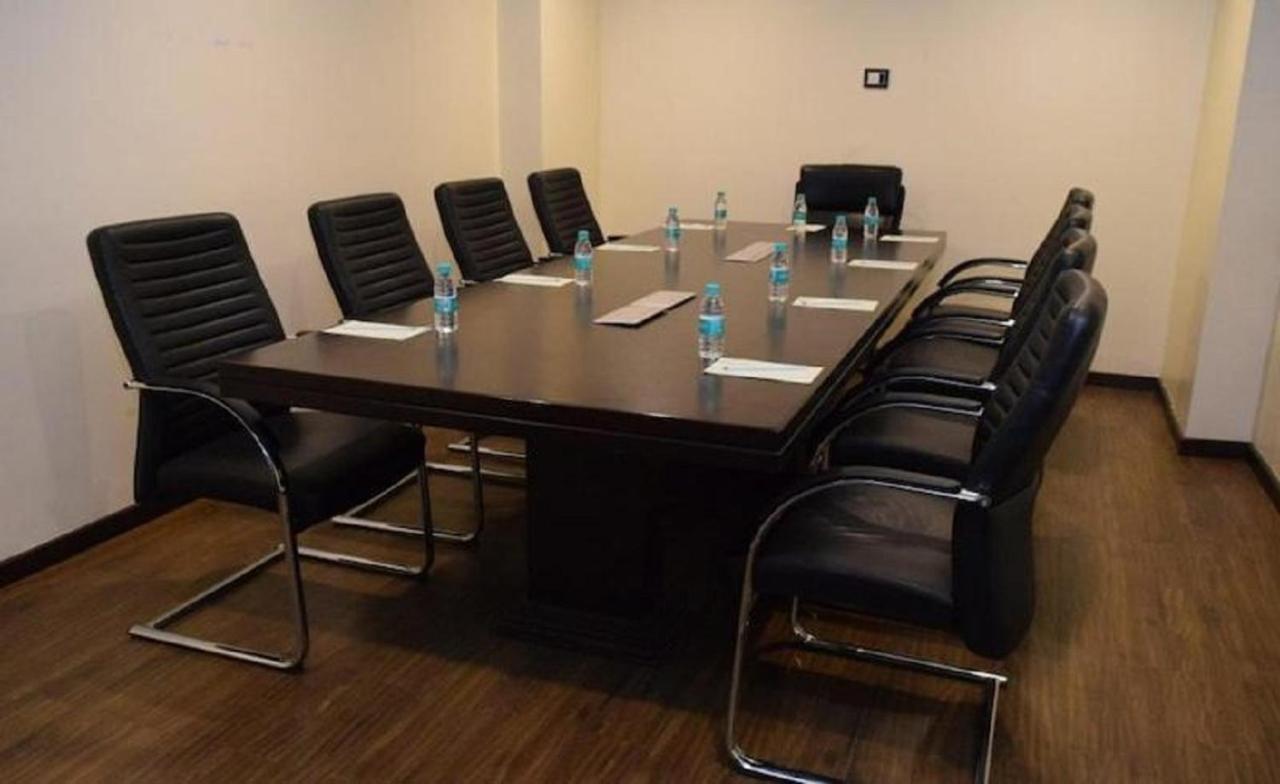 גווהטי Hotel Atithi מראה חיצוני תמונה