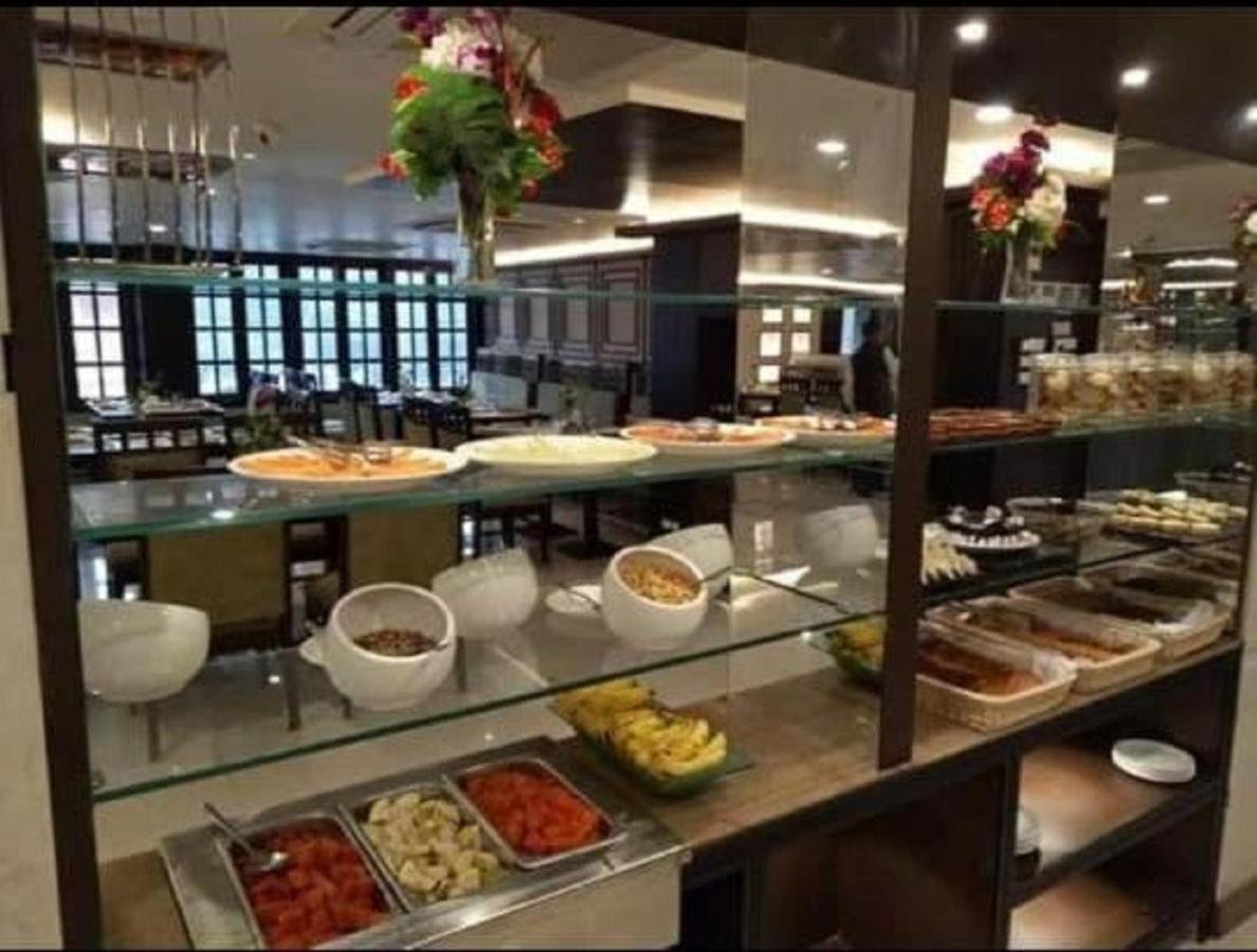 גווהטי Hotel Atithi מראה חיצוני תמונה