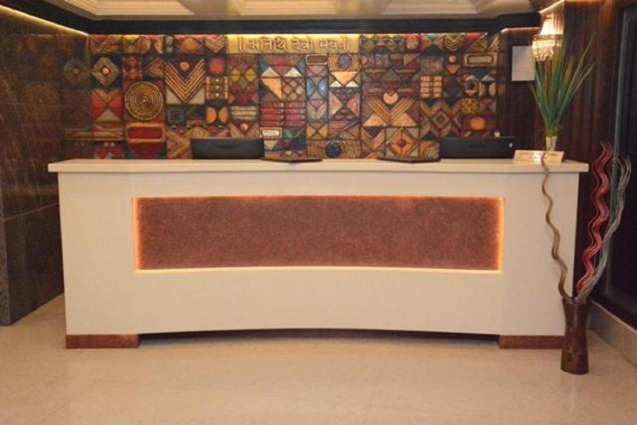 גווהטי Hotel Atithi מראה חיצוני תמונה