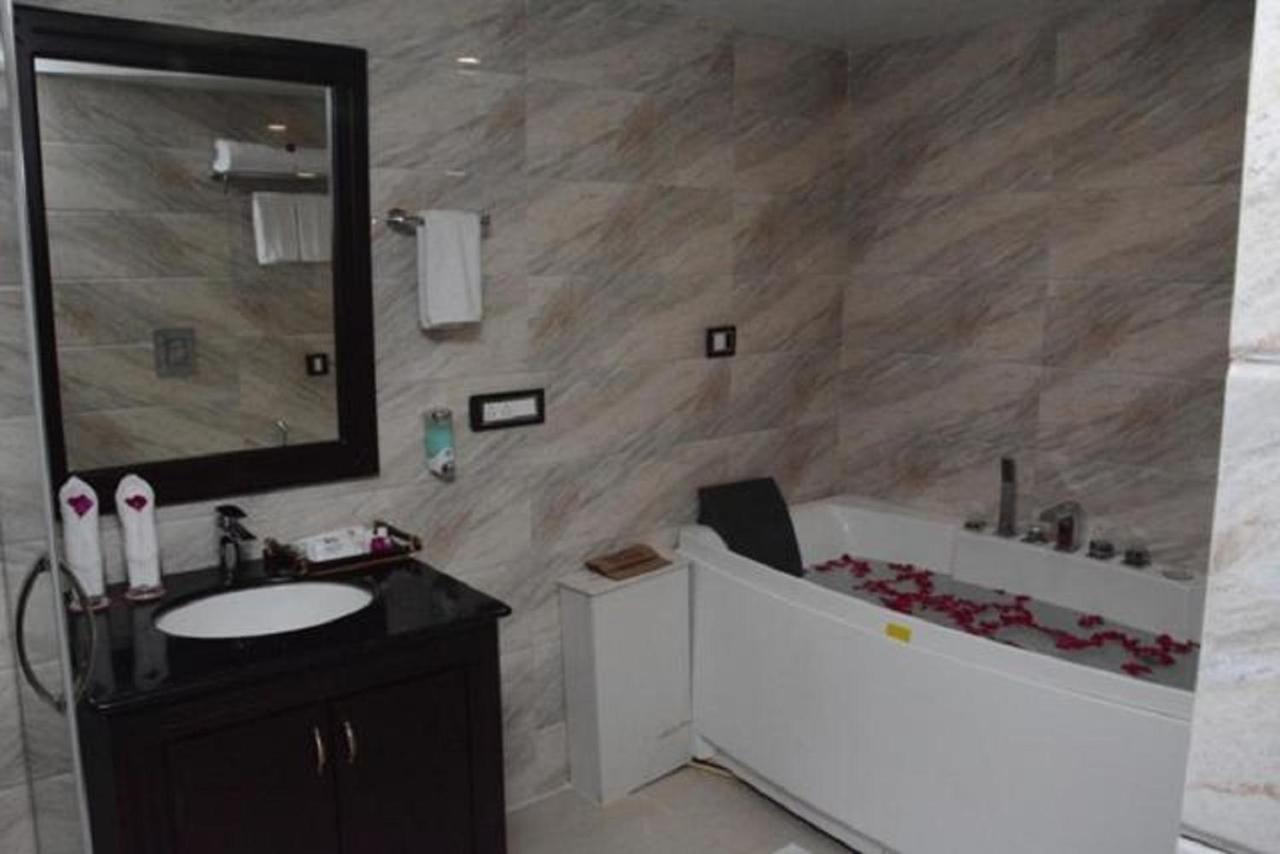 גווהטי Hotel Atithi מראה חיצוני תמונה