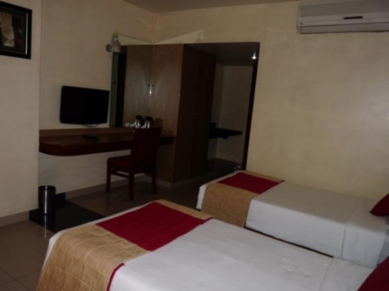 גווהטי Hotel Atithi מראה חיצוני תמונה