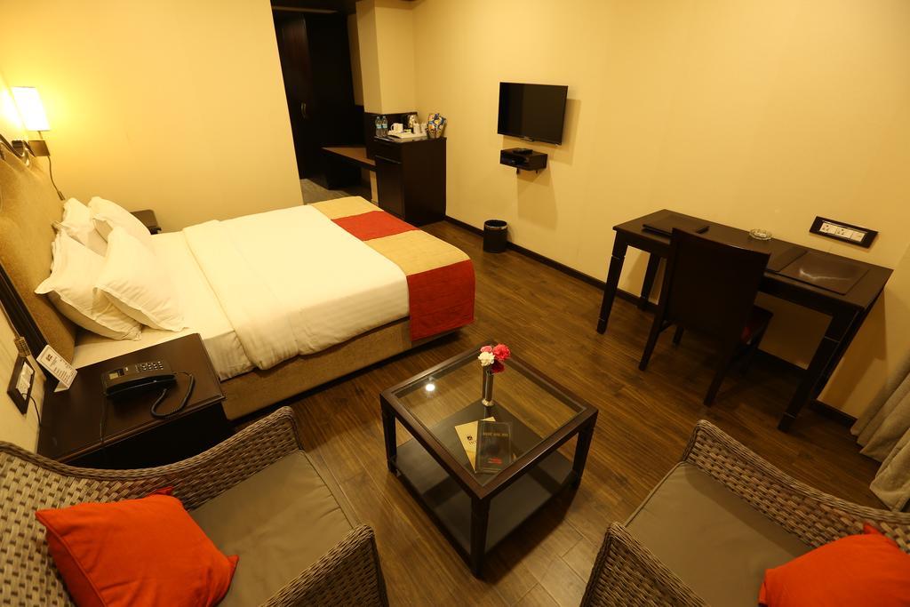 גווהטי Hotel Atithi מראה חיצוני תמונה