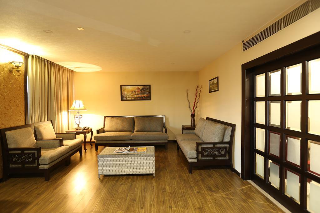 גווהטי Hotel Atithi מראה חיצוני תמונה