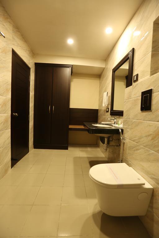 גווהטי Hotel Atithi מראה חיצוני תמונה